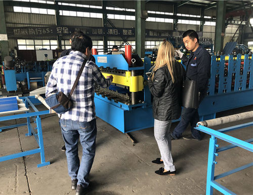 Latest company news about 201904 Эквадор Клиент осмотрел машину